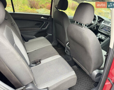 Красный Фольксваген Тигуан, объемом двигателя 2 л и пробегом 156 тыс. км за 16700 $, фото 93 на Automoto.ua