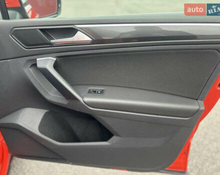 Красный Фольксваген Тигуан, объемом двигателя 1.97 л и пробегом 97 тыс. км за 26300 $, фото 18 на Automoto.ua