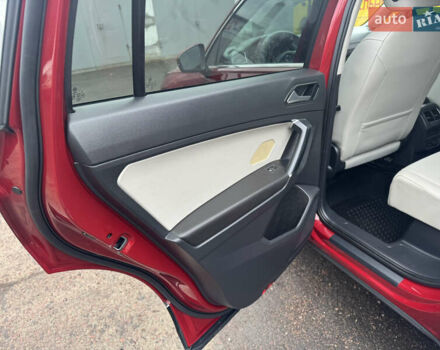 Червоний Фольксваген Тігуан, об'ємом двигуна 1.98 л та пробігом 176 тис. км за 16988 $, фото 13 на Automoto.ua