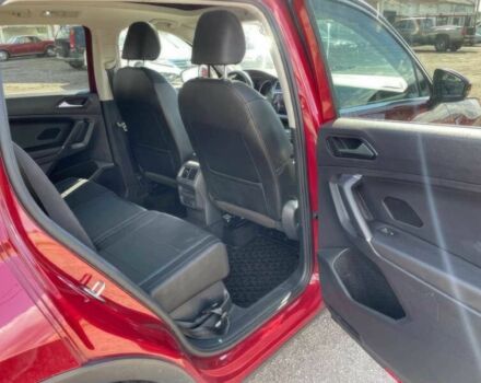 Червоний Фольксваген Тігуан, об'ємом двигуна 2 л та пробігом 49 тис. км за 9850 $, фото 13 на Automoto.ua