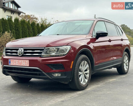 Красный Фольксваген Тигуан, объемом двигателя 2 л и пробегом 156 тыс. км за 16700 $, фото 3 на Automoto.ua