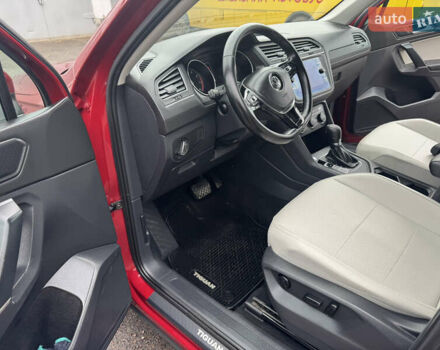 Червоний Фольксваген Тігуан, об'ємом двигуна 1.98 л та пробігом 176 тис. км за 16588 $, фото 9 на Automoto.ua