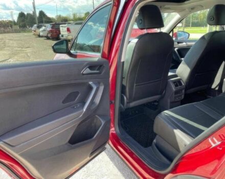 Червоний Фольксваген Тігуан, об'ємом двигуна 2 л та пробігом 49 тис. км за 9850 $, фото 11 на Automoto.ua