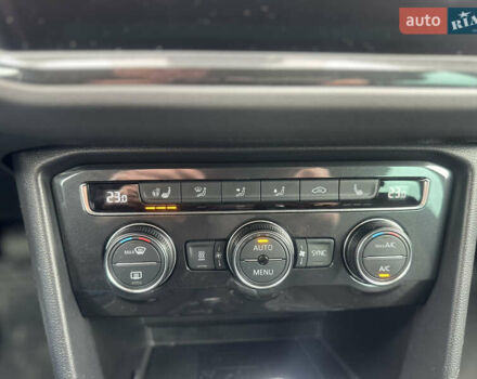 Красный Фольксваген Тигуан, объемом двигателя 1.97 л и пробегом 97 тыс. км за 26300 $, фото 27 на Automoto.ua