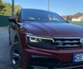 Красный Фольксваген Тигуан, объемом двигателя 2 л и пробегом 282 тыс. км за 26000 $, фото 1 на Automoto.ua