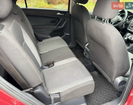 Красный Фольксваген Тигуан, объемом двигателя 2 л и пробегом 156 тыс. км за 16700 $, фото 92 на Automoto.ua