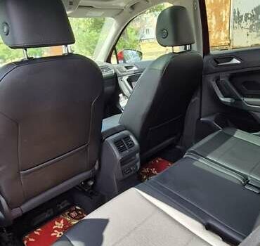 Червоний Фольксваген Тігуан, об'ємом двигуна 1.98 л та пробігом 110 тис. км за 21600 $, фото 5 на Automoto.ua