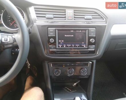 Красный Фольксваген Тигуан, объемом двигателя 1.98 л и пробегом 113 тыс. км за 16500 $, фото 10 на Automoto.ua