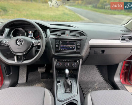 Красный Фольксваген Тигуан, объемом двигателя 2 л и пробегом 156 тыс. км за 16700 $, фото 69 на Automoto.ua