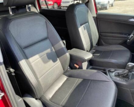 Червоний Фольксваген Тігуан, об'ємом двигуна 2 л та пробігом 49 тис. км за 9850 $, фото 10 на Automoto.ua