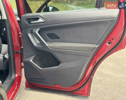 Красный Фольксваген Тигуан, объемом двигателя 2 л и пробегом 156 тыс. км за 16700 $, фото 64 на Automoto.ua