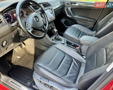 Красный Фольксваген Тигуан, объемом двигателя 2 л и пробегом 91 тыс. км за 18900 $, фото 21 на Automoto.ua