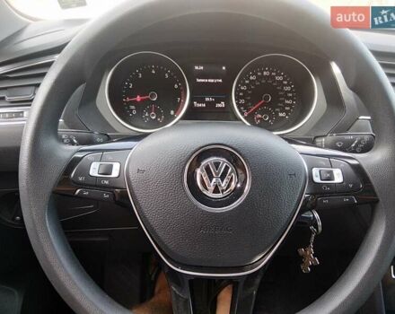 Красный Фольксваген Тигуан, объемом двигателя 1.98 л и пробегом 113 тыс. км за 16500 $, фото 9 на Automoto.ua