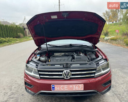 Красный Фольксваген Тигуан, объемом двигателя 2 л и пробегом 156 тыс. км за 16700 $, фото 97 на Automoto.ua