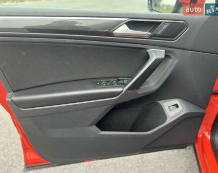 Красный Фольксваген Тигуан, объемом двигателя 1.97 л и пробегом 97 тыс. км за 26300 $, фото 12 на Automoto.ua