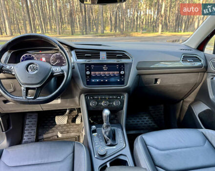 Красный Фольксваген Тигуан, объемом двигателя 2 л и пробегом 91 тыс. км за 18900 $, фото 27 на Automoto.ua