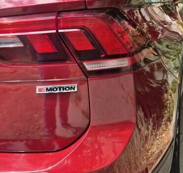 Червоний Фольксваген Тігуан, об'ємом двигуна 1.98 л та пробігом 110 тис. км за 21600 $, фото 23 на Automoto.ua