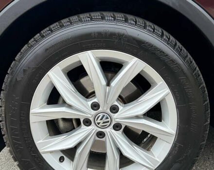 Красный Фольксваген Тигуан, объемом двигателя 1.98 л и пробегом 64 тыс. км за 29000 $, фото 8 на Automoto.ua