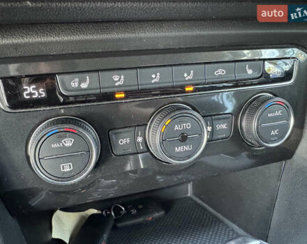 Красный Фольксваген Тигуан, объемом двигателя 2 л и пробегом 91 тыс. км за 18900 $, фото 24 на Automoto.ua