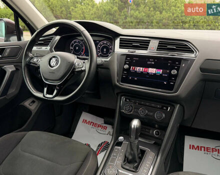 Красный Фольксваген Тигуан, объемом двигателя 1.98 л и пробегом 64 тыс. км за 29000 $, фото 11 на Automoto.ua