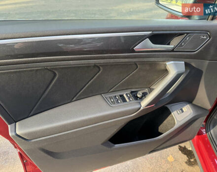 Красный Фольксваген Тигуан, объемом двигателя 2 л и пробегом 91 тыс. км за 18900 $, фото 19 на Automoto.ua