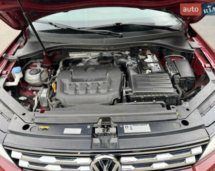 Красный Фольксваген Тигуан, объемом двигателя 2 л и пробегом 156 тыс. км за 16700 $, фото 94 на Automoto.ua