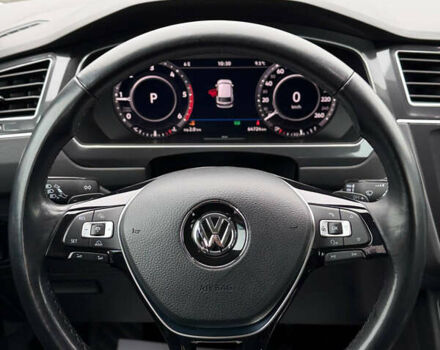 Красный Фольксваген Тигуан, объемом двигателя 1.98 л и пробегом 64 тыс. км за 29000 $, фото 12 на Automoto.ua