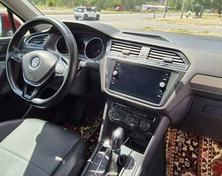 Червоний Фольксваген Тігуан, об'ємом двигуна 1.98 л та пробігом 110 тис. км за 21600 $, фото 7 на Automoto.ua