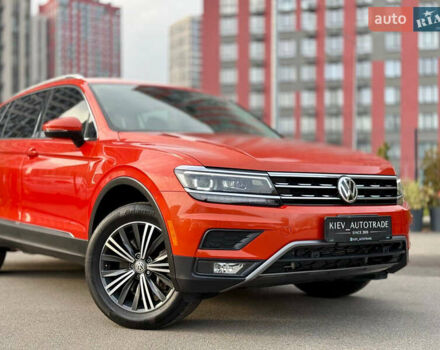 Красный Фольксваген Тигуан, объемом двигателя 2 л и пробегом 46 тыс. км за 22500 $, фото 2 на Automoto.ua