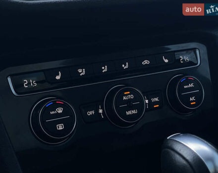 Червоний Фольксваген Тігуан, об'ємом двигуна 1.98 л та пробігом 99 тис. км за 20300 $, фото 28 на Automoto.ua