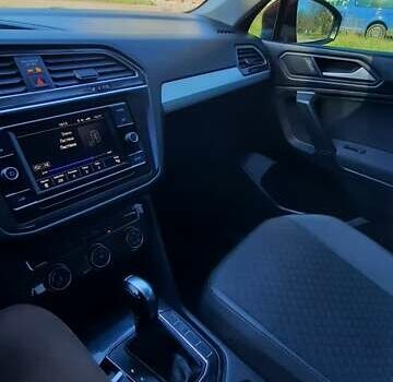 Червоний Фольксваген Тігуан, об'ємом двигуна 1.98 л та пробігом 124 тис. км за 22500 $, фото 1 на Automoto.ua