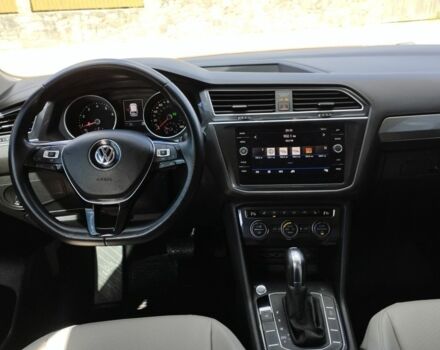 Червоний Фольксваген Тігуан, об'ємом двигуна 2 л та пробігом 104 тис. км за 16200 $, фото 7 на Automoto.ua