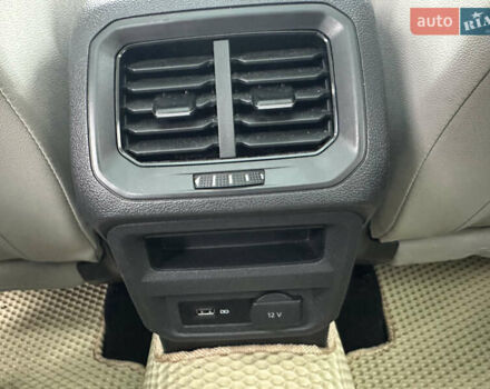 Красный Фольксваген Тигуан, объемом двигателя 2 л и пробегом 77 тыс. км за 20700 $, фото 24 на Automoto.ua