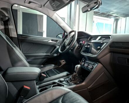 Красный Фольксваген Тигуан, объемом двигателя 2 л и пробегом 45 тыс. км за 26500 $, фото 11 на Automoto.ua