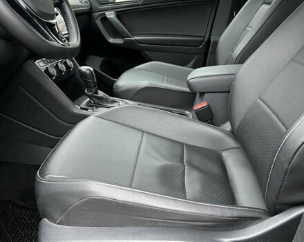 Красный Фольксваген Тигуан, объемом двигателя 1.98 л и пробегом 150 тыс. км за 19200 $, фото 19 на Automoto.ua