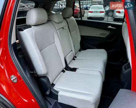 Красный Фольксваген Тигуан, объемом двигателя 2 л и пробегом 46 тыс. км за 22500 $, фото 27 на Automoto.ua