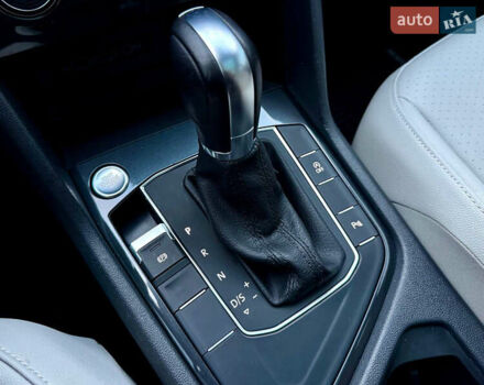 Красный Фольксваген Тигуан, объемом двигателя 2 л и пробегом 46 тыс. км за 22500 $, фото 33 на Automoto.ua