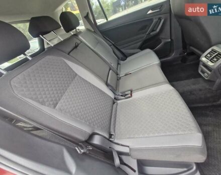 Красный Фольксваген Тигуан, объемом двигателя 2 л и пробегом 35 тыс. км за 17700 $, фото 29 на Automoto.ua