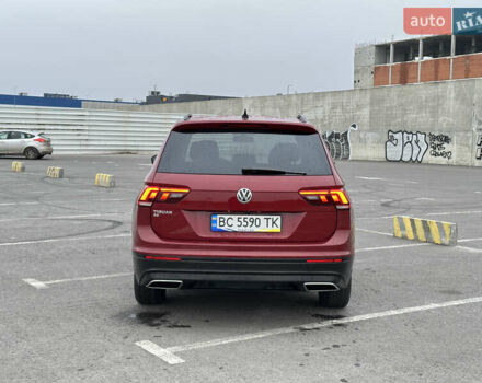 Красный Фольксваген Тигуан, объемом двигателя 2 л и пробегом 77 тыс. км за 20700 $, фото 7 на Automoto.ua