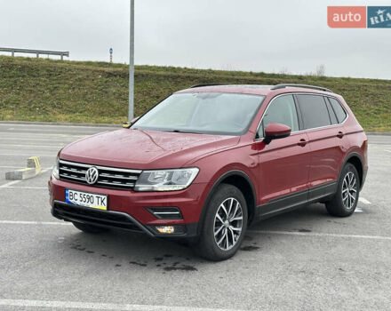 Красный Фольксваген Тигуан, объемом двигателя 2 л и пробегом 77 тыс. км за 20700 $, фото 2 на Automoto.ua