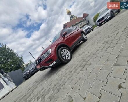 Красный Фольксваген Тигуан, объемом двигателя 2 л и пробегом 35 тыс. км за 17700 $, фото 2 на Automoto.ua