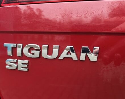 Красный Фольксваген Тигуан, объемом двигателя 2 л и пробегом 150 тыс. км за 19300 $, фото 3 на Automoto.ua