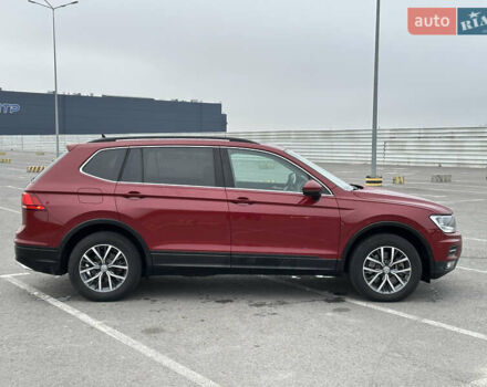 Красный Фольксваген Тигуан, объемом двигателя 2 л и пробегом 77 тыс. км за 20700 $, фото 4 на Automoto.ua