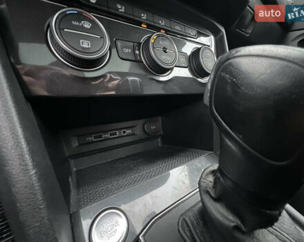 Красный Фольксваген Тигуан, объемом двигателя 1.98 л и пробегом 150 тыс. км за 19200 $, фото 22 на Automoto.ua