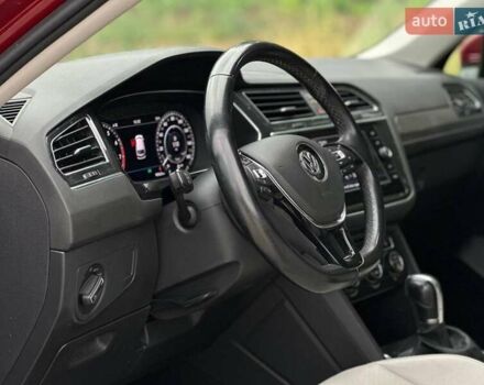 Красный Фольксваген Тигуан, объемом двигателя 2 л и пробегом 145 тыс. км за 19990 $, фото 12 на Automoto.ua