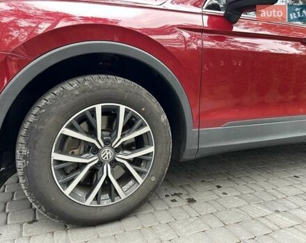 Червоний Фольксваген Тігуан, об'ємом двигуна 1.98 л та пробігом 140 тис. км за 17499 $, фото 19 на Automoto.ua