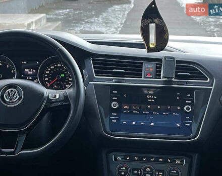 Червоний Фольксваген Тігуан, об'ємом двигуна 1.98 л та пробігом 99 тис. км за 20300 $, фото 32 на Automoto.ua