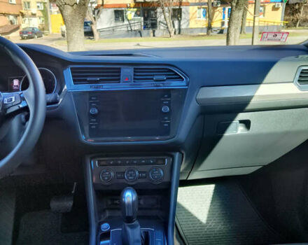 Червоний Фольксваген Тігуан, об'ємом двигуна 1.98 л та пробігом 62 тис. км за 23000 $, фото 8 на Automoto.ua