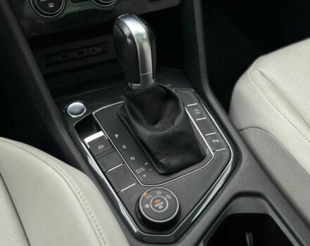 Красный Фольксваген Тигуан, объемом двигателя 2 л и пробегом 145 тыс. км за 20990 $, фото 21 на Automoto.ua