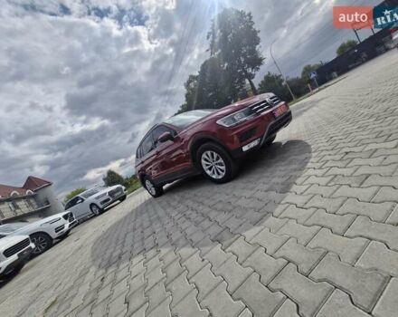 Красный Фольксваген Тигуан, объемом двигателя 2 л и пробегом 35 тыс. км за 17700 $, фото 1 на Automoto.ua